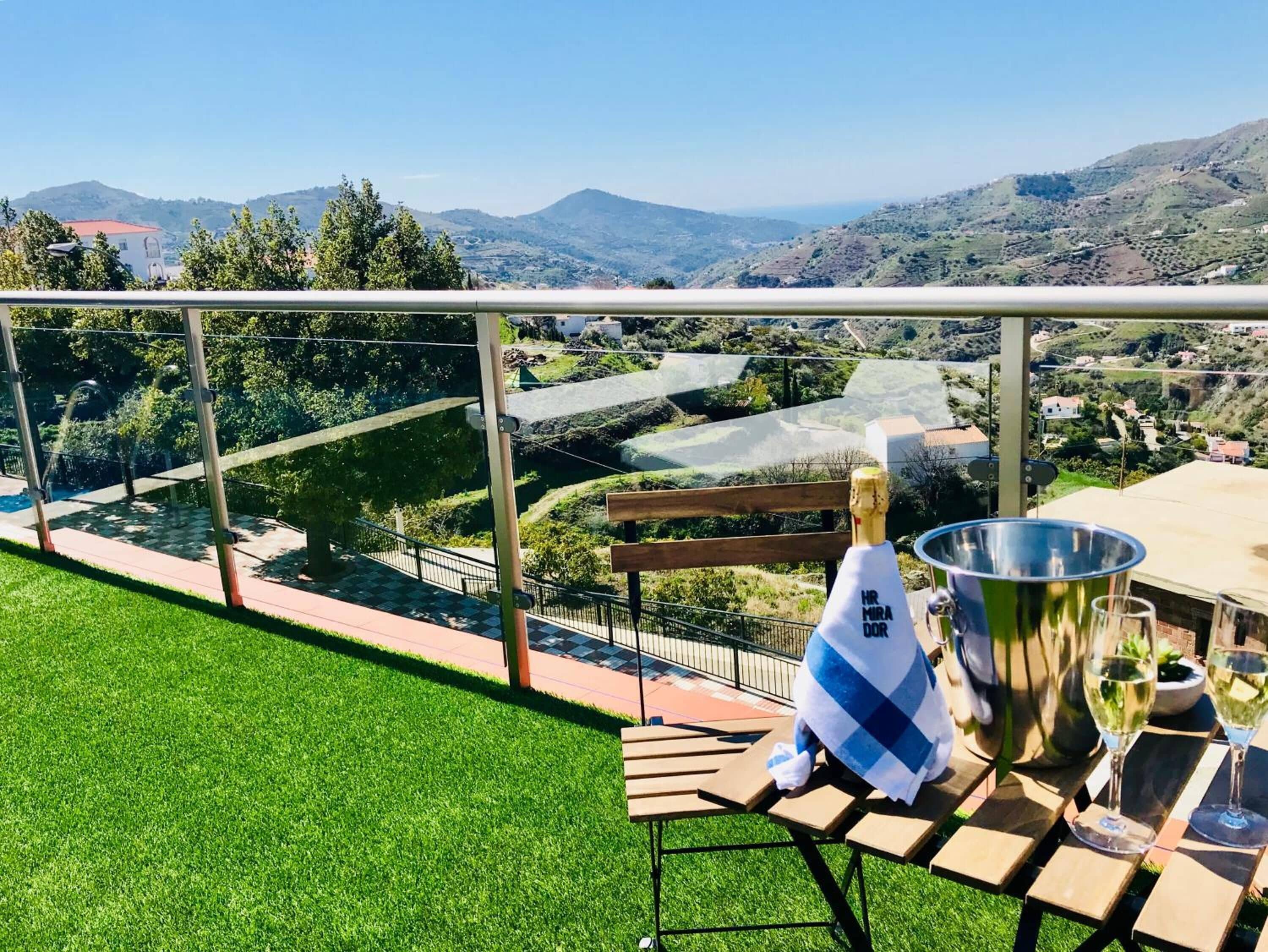 HR Mirador terrace and mountain view